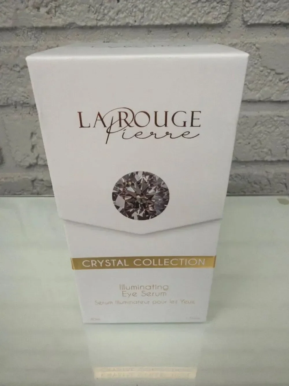 La Rouge Pierre features la